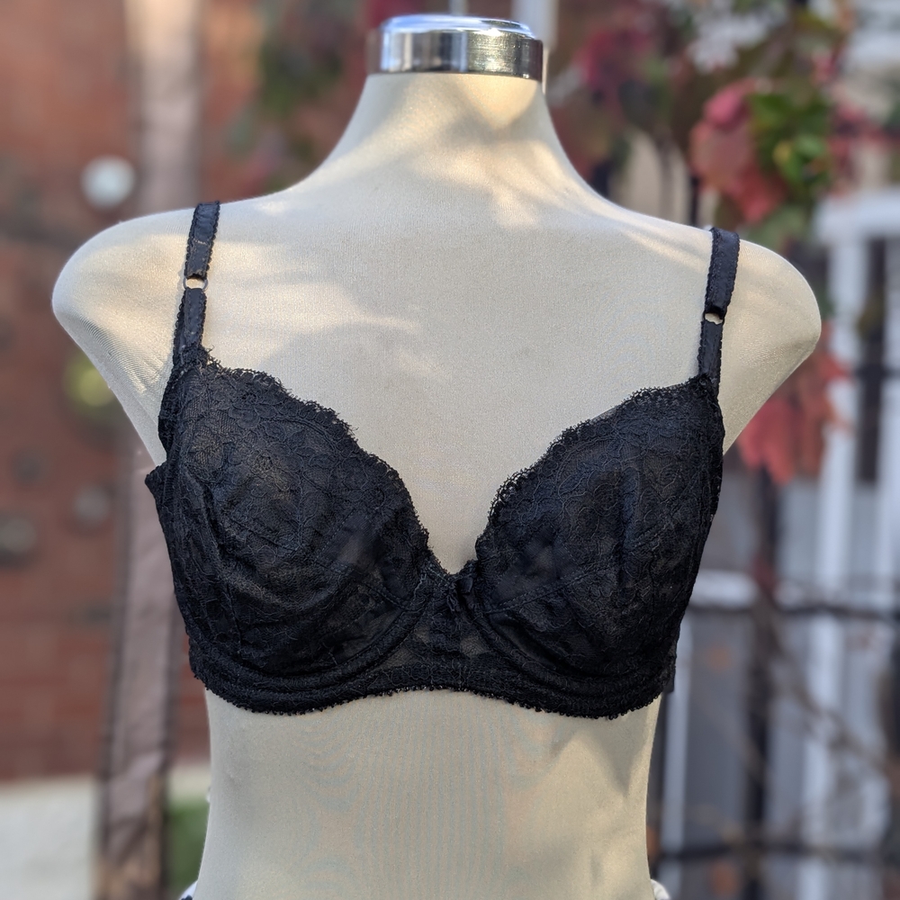 Chic Black Lace Underwire Bra